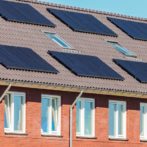 Geen aftrek voorbelasting op bouw woning in verband met plaatsing zonnepanelen op dak